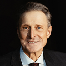 Александр Наумов